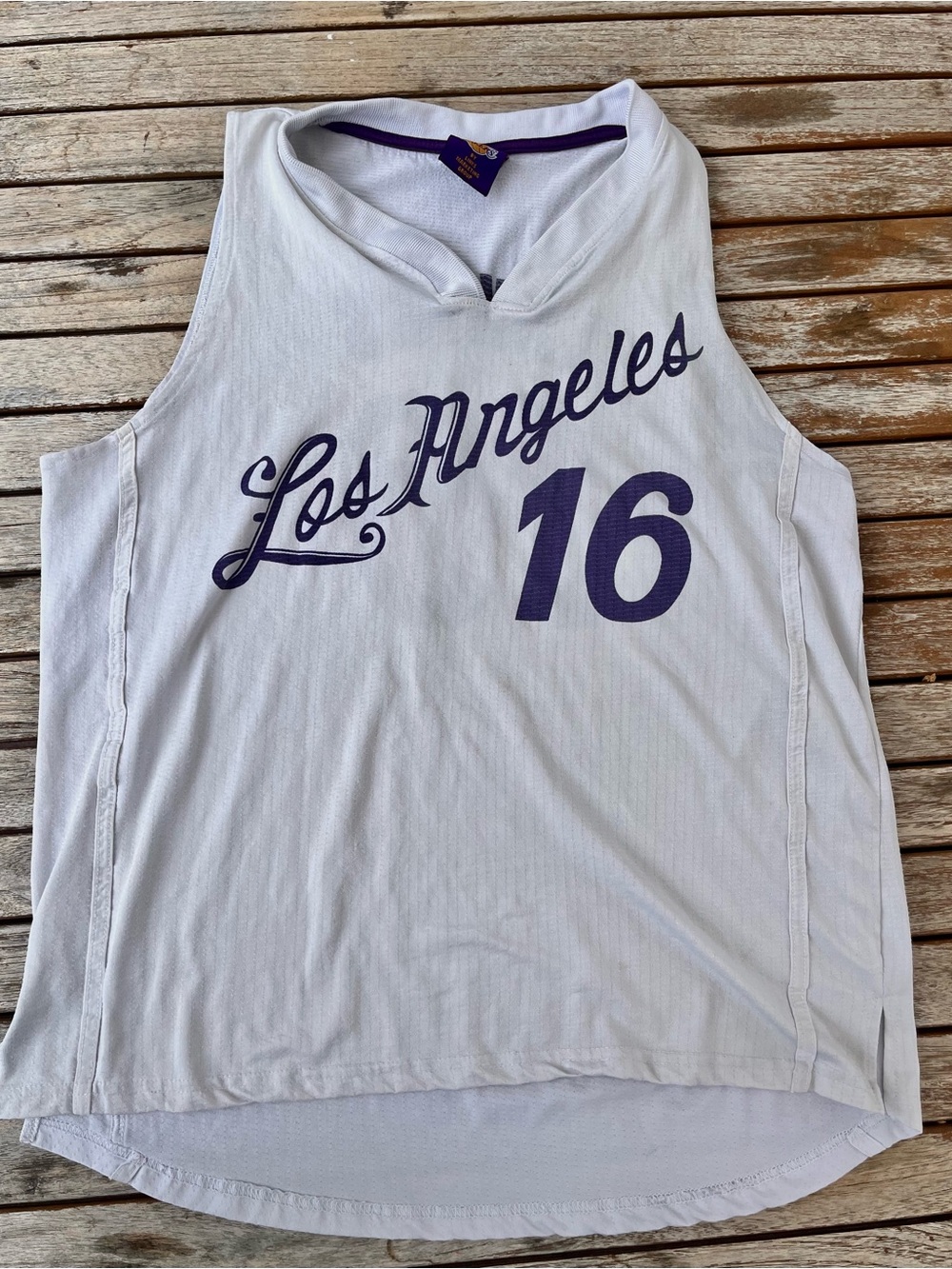 Los Angeles Lakers jersey w/ #16